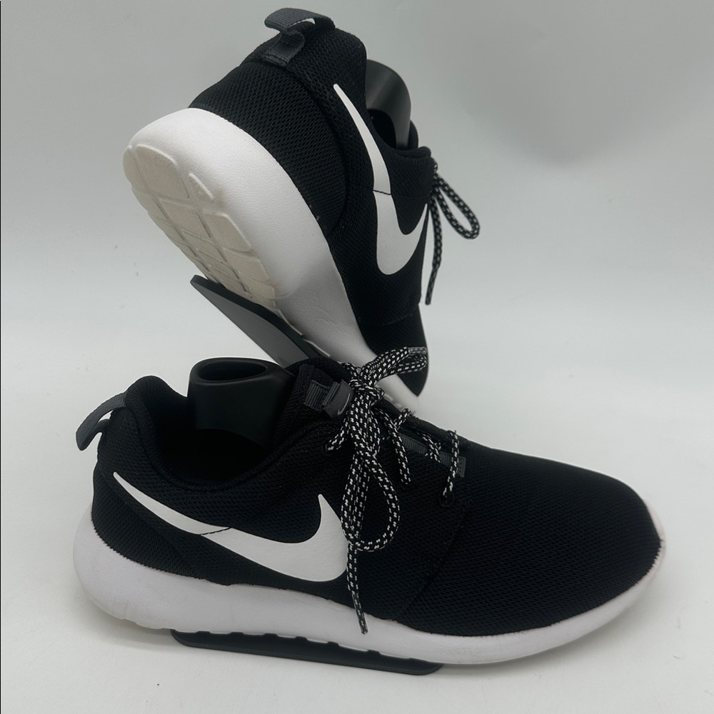 Nike Roshe One Black White Running Shoes Women’s Size 8.5 - Picture 5 of 13
